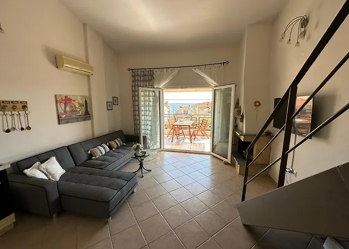 Cozy 2Br Apartment In Mola Kaliva With Sea View