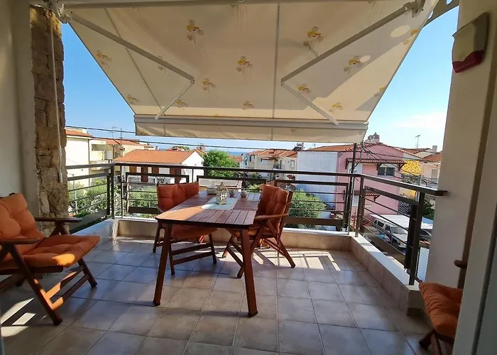 Cozy 2Br Apartment In Mola Kaliva With Sea View