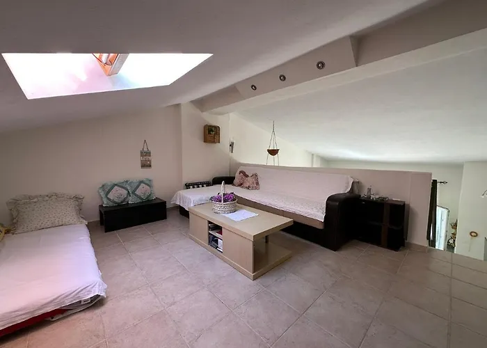 Cozy 2Br Apartment In Mola Kaliva With Sea View